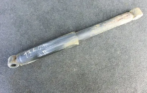 Nissan NP300 Rear shock absorber/damper