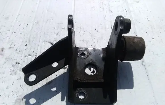 Toyota Avensis T250 Engine mounting bracket