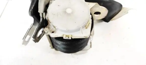 Middle seatbelt (rear)