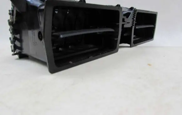 Volvo XC60 Dash center air vent grill 1006806 06777 51577