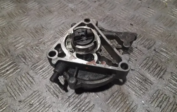 Opel Zafira B Vacuum pump