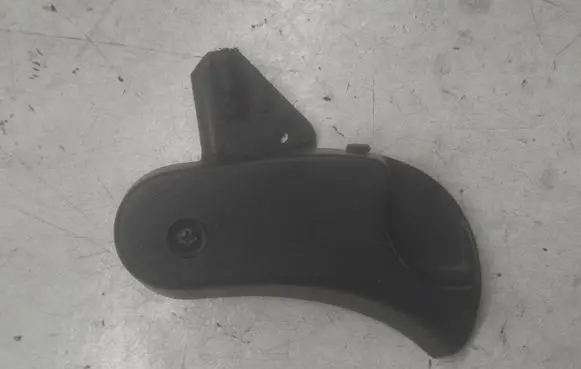 BMW 3 E46 Engine bonnet (hood) release handle 8223163