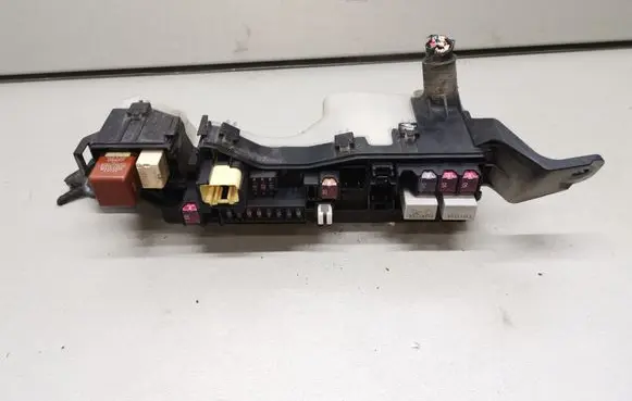 Toyota Corolla E120 E130 Fuse module 9098702016 1567001570 9008087019