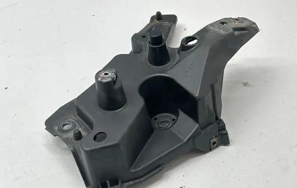 Volvo XC60 Fender mounting bracket 31424579 AD7011