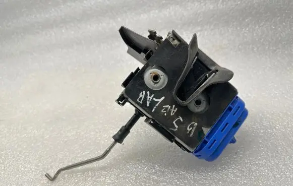 Audi A4 S4 B5 8D Rear door lock 8D0839016A