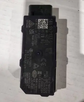 Volkswagen Tiguan Aerial antenna amplifier 5WA962133G