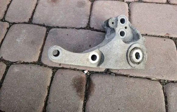Opel Astra K Engine mounting bracket 13364129