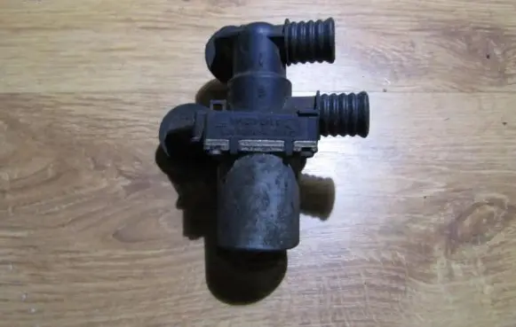 BMW X3 E83 Coolant heater control valve 1147412144 64.11-8369805