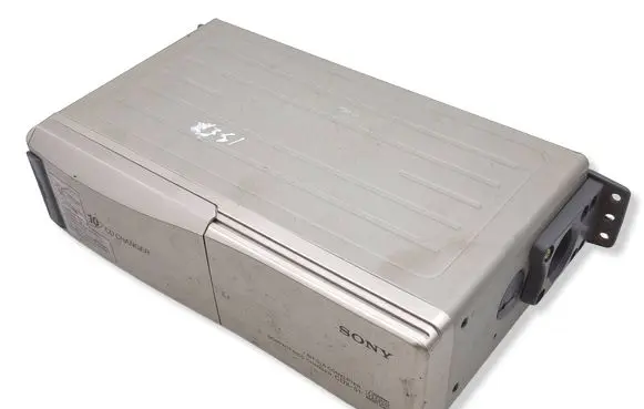 Mitsubishi 3000 GT CD/DVD changer 406004
