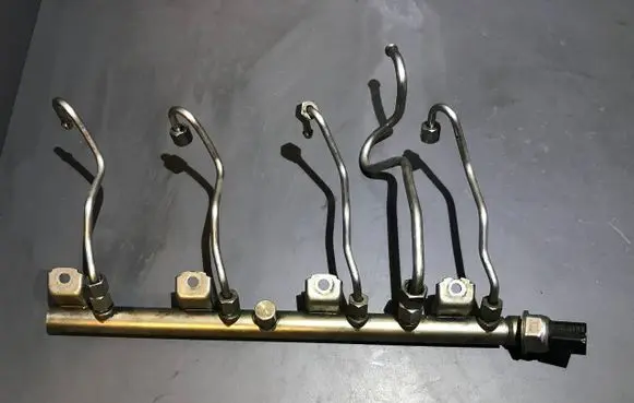 Fuel main line pipe