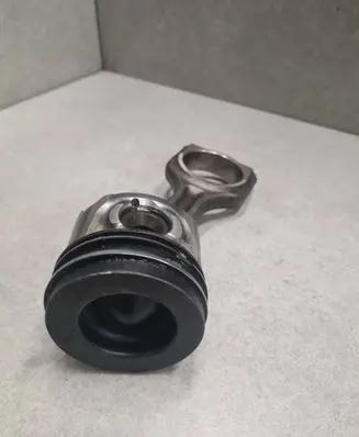 Ford Focus Piston with connecting rod 