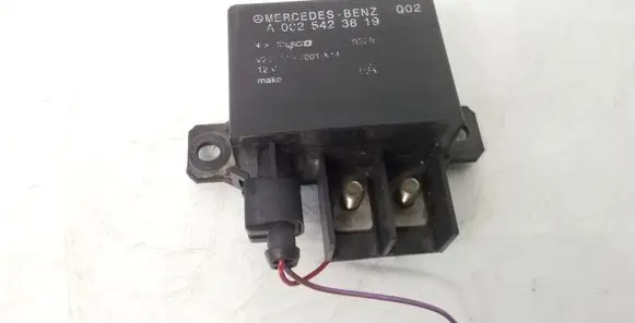 Mercedes-Benz E W211 Charging relay A0025423819