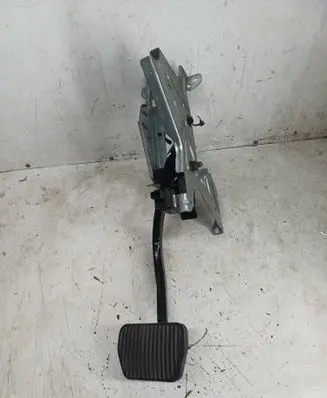 Volvo XC90 Brake pedal 