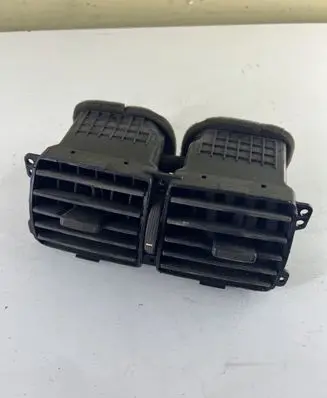 Hyundai Tucson JM Dash center air vent grill U024313800 974102E000 JM97320A