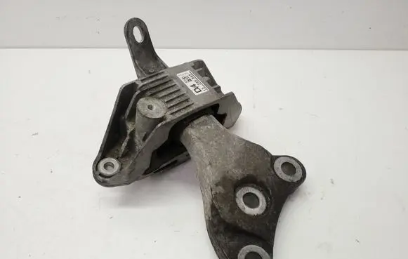 Opel Astra J Engine mount bracket 13248545
