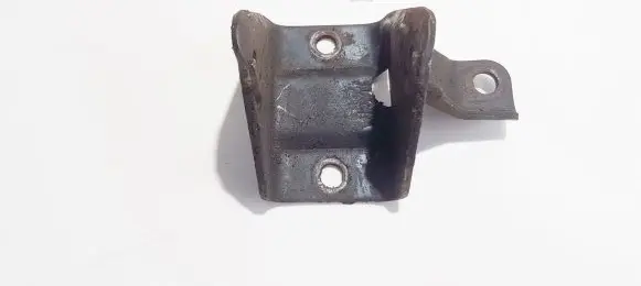 Hyundai Trajet Engine mounting bracket