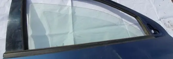 Mitsubishi Outlander Front door window glass four-door