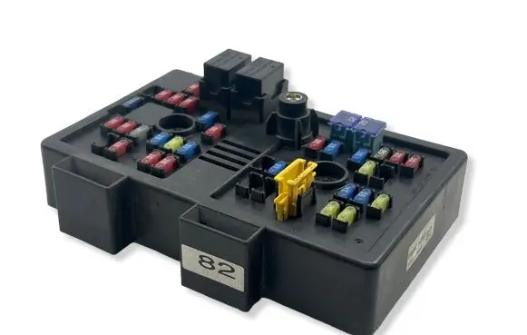 Chevrolet Captiva Fuse module 96821082 8G040284