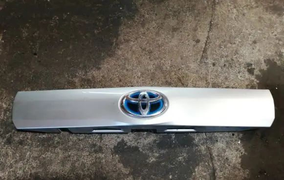 Toyota Prius+ (ZVW40) Trunk door license plate light bar 7680147140 7681147130