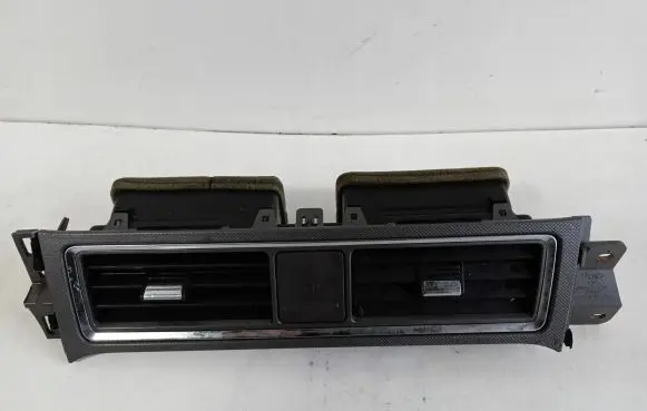 Ford Mustang V Dash center air vent grill AR33-19C681