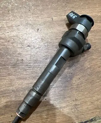 BMW 3 E90 E91 Fuel injector 7798446 0445110601