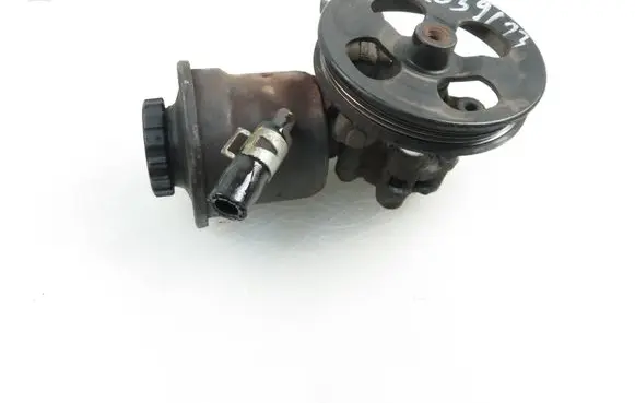 Toyota Yaris Power steering pump 