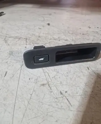 Honda Accord Tailgate/boot open switch button HZ886A1