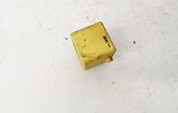 Mercedes-Benz C W202 Other relay a0025421419 v23134-a52-x335