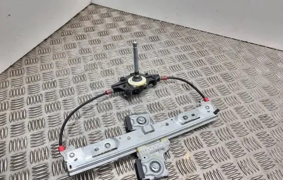 Rear door manual window regulator