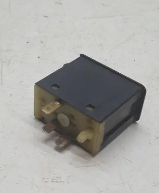 BMW 5 E28 Windscreen/window heater switch 1384480