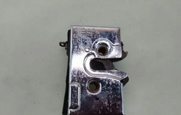 Audi 80 90 S2 B4 Front door lock 8A1837015A