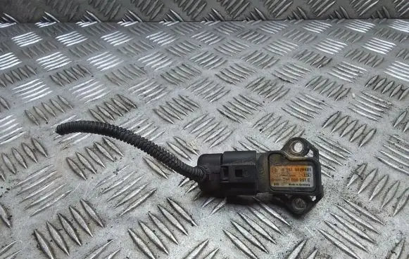 Volkswagen Touran I Air pressure sensor 038906051C 0281002401