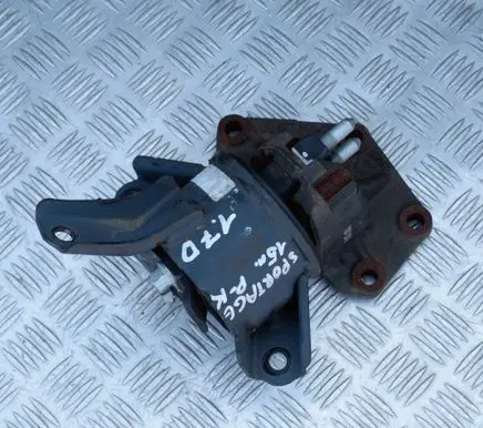 KIA Sportage Engine mount bracket 218352S101