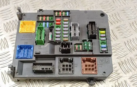 Citroen C4 II Fuse module 9665547480 S180121003H BSIQ0300