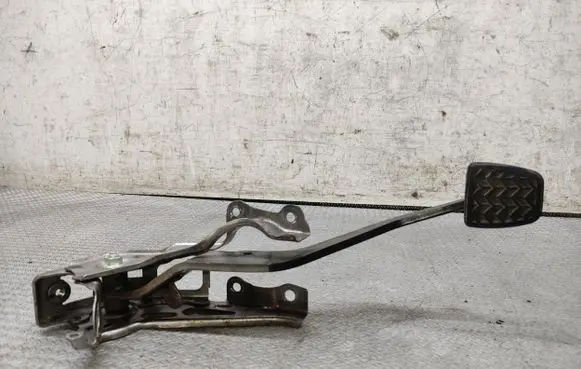 Toyota Yaris Brake pedal 