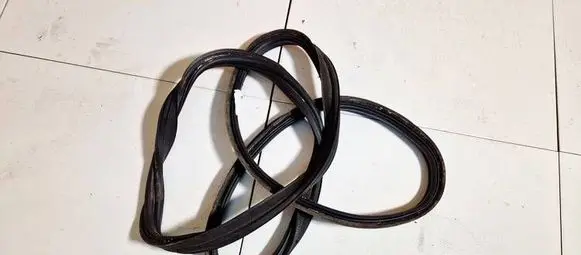 Trunk rubber seal (body)
