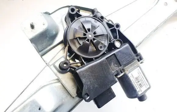 Peugeot 208 Front door window regulator motor 9816401680 0130822968