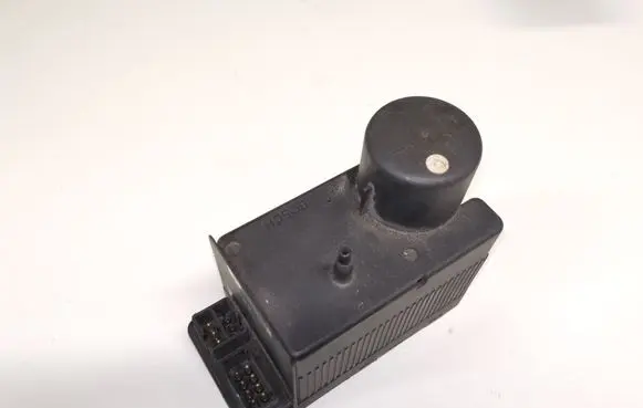 Mercedes-Benz C W202 Central locking vacuum pump 2028001048 0132006344