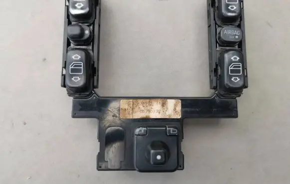 Mercedes-Benz E W210 Electric window control switch 2108214151 03750032