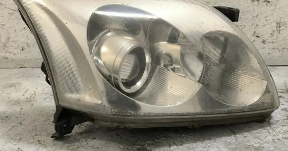 Toyota Avensis T250 Headlight/headlamp