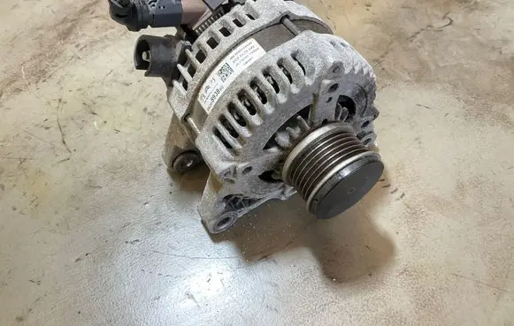 Peugeot Partner III Generator/alternator 9820893880