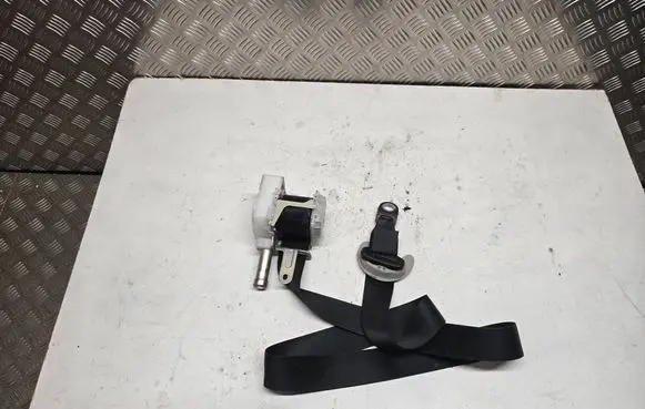 Toyota RAV 4 (XA40) Front seatbelt
