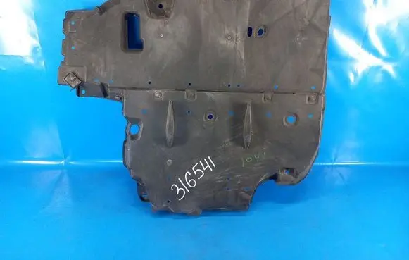 Toyota Prius (XW30) Heat shield in engine bay 5830847011