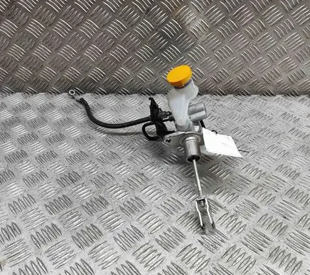 Toyota GT 86 Master brake cylinder SU00300990