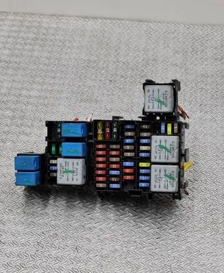 Renault Clio IV Fuse module 1550204416