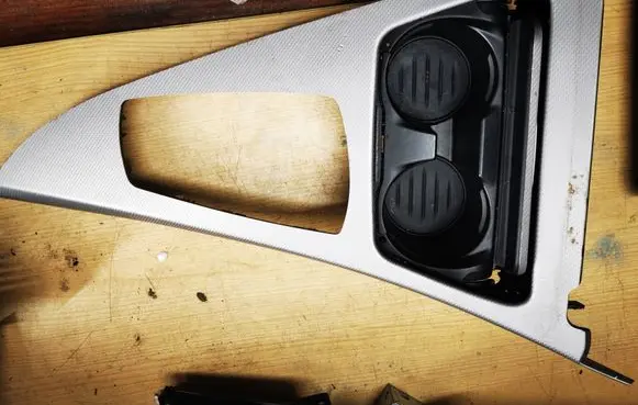 Cup holder front