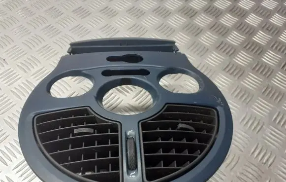 Renault Modus Radio/GPS head unit trim 8200327060