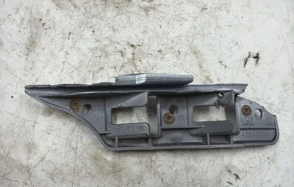 Volkswagen Golf V Front bumper mounting bracket 1K0807184