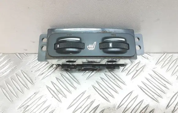 Toyota Avensis T250 Seat heating switch 453417