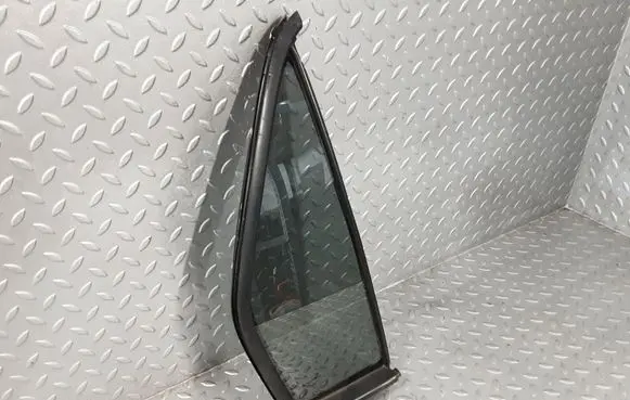 Rear vent window glass